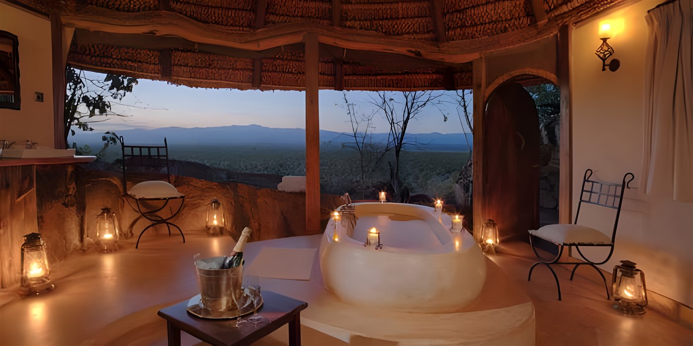 Romantic bath Elewana Elsa's Kopje, Kenya