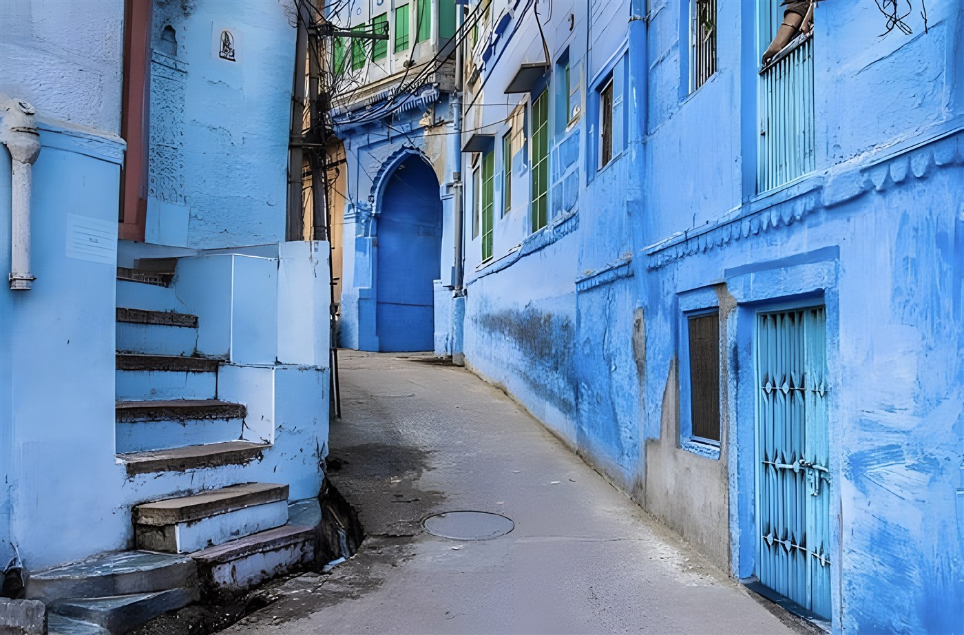 Blue buildings on a narrow street in Jodhpur