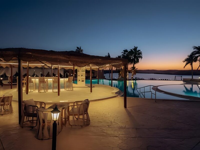 Poolside bar