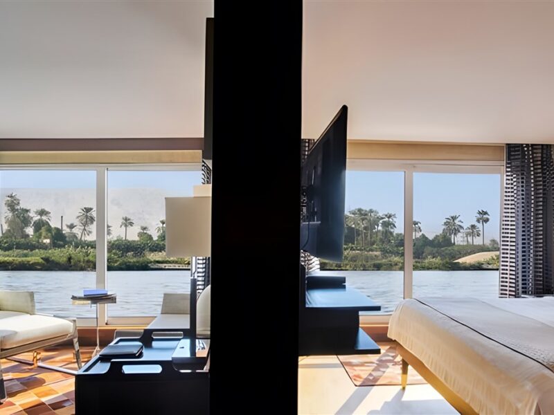 Luxury Suite with Jacuzzi
