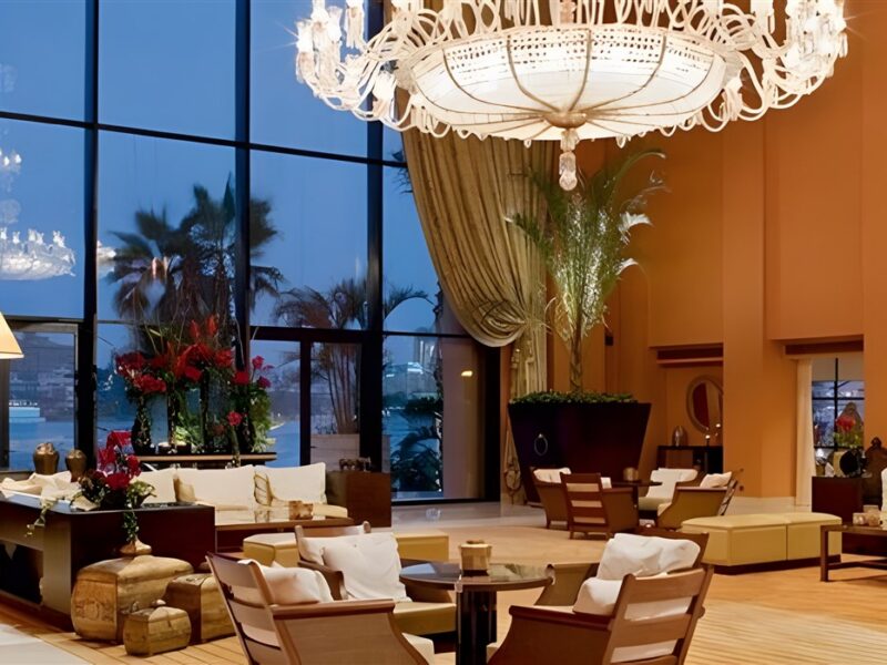 Lobby lounge
