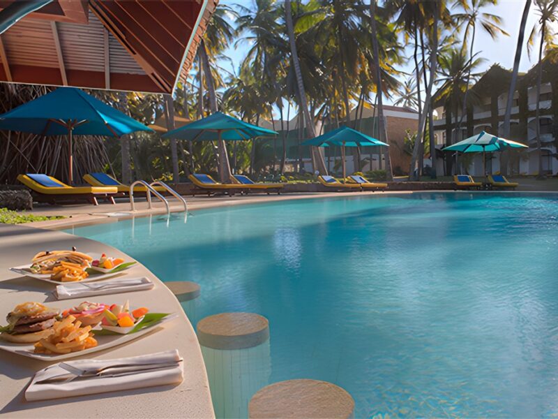 Lido Pool Dining