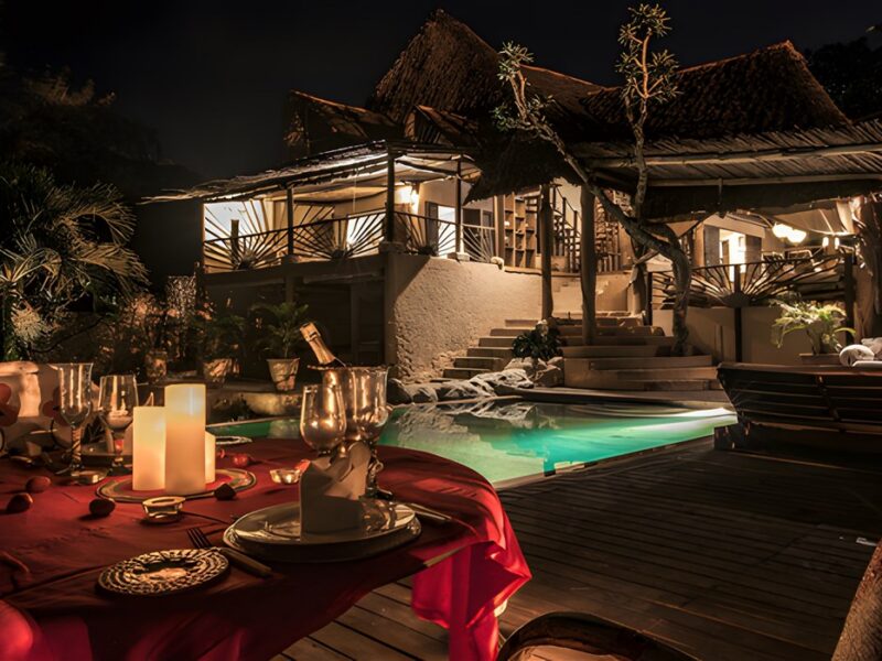 Pool dining