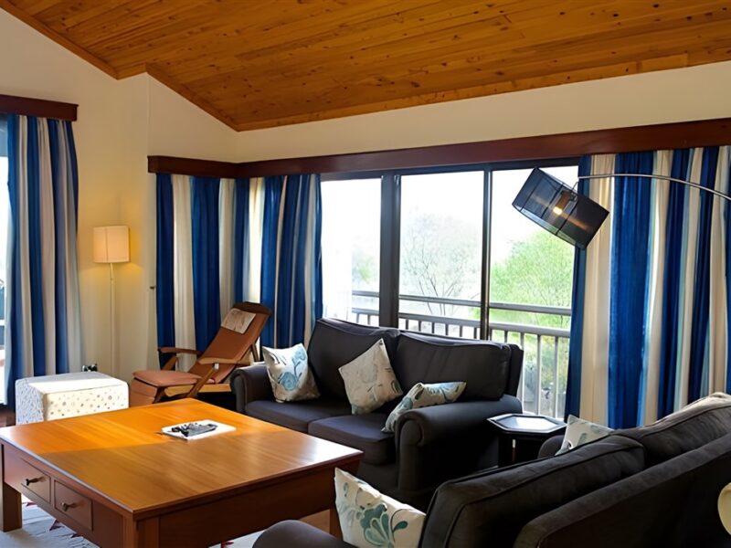 Lounge and deck in villa