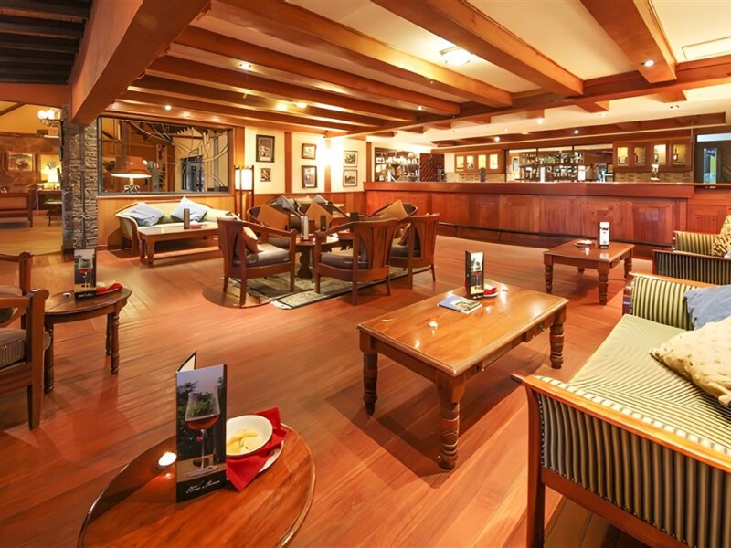 Bar and lounge