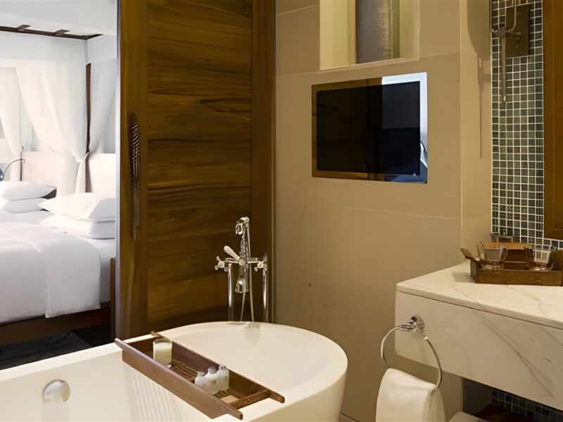 Deluxe bathroom