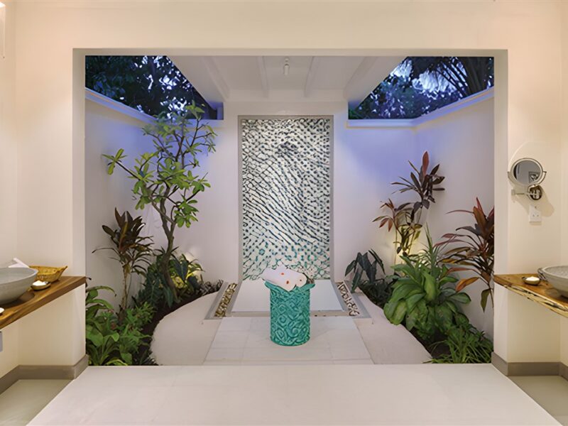 Deluxe Beach villa bathroom
