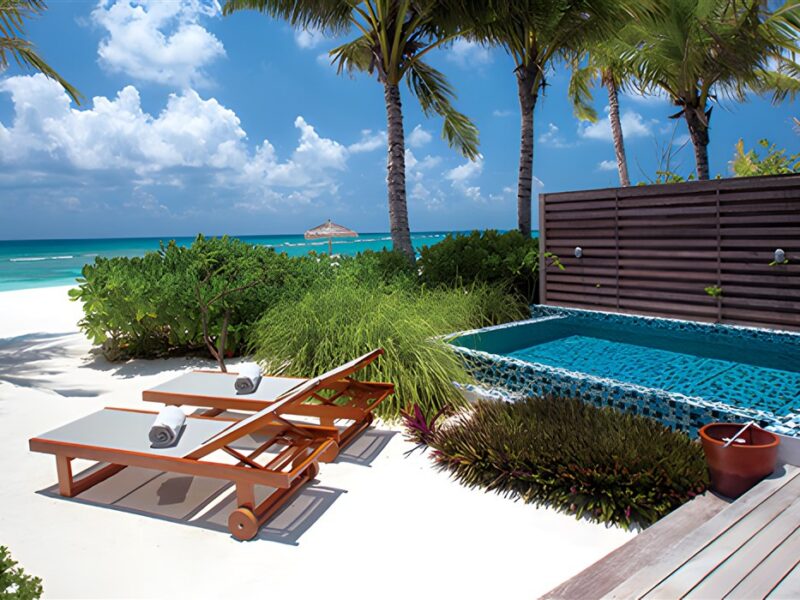 Deluxe Beach Villa with Pool