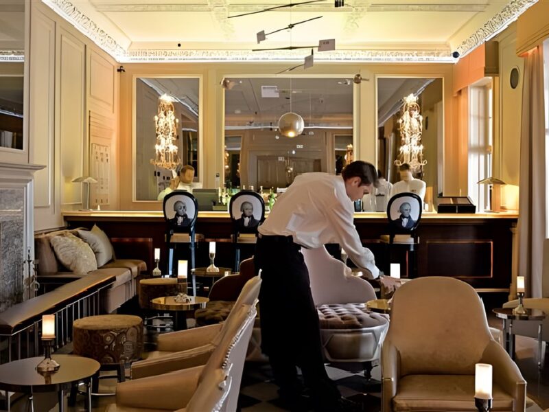 Cocktail bar