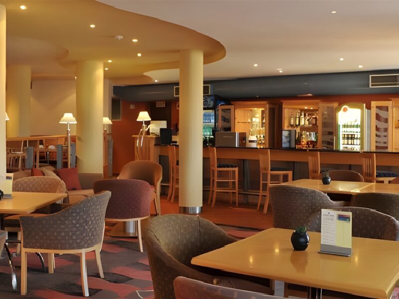 Restaurant bar