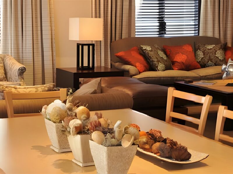 Suite dining area
