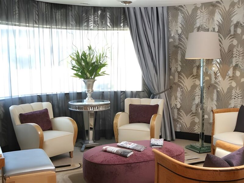 6 Piano Room