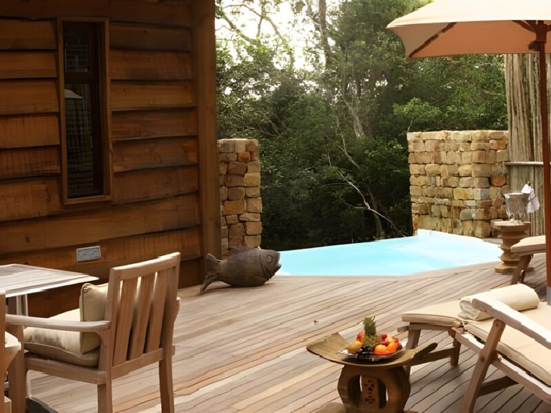 Deck with pool