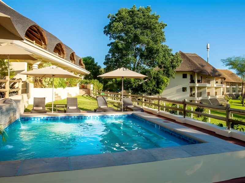Relaxing plunge pool