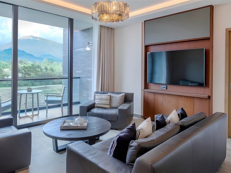 Grand Suite Red Level Living area