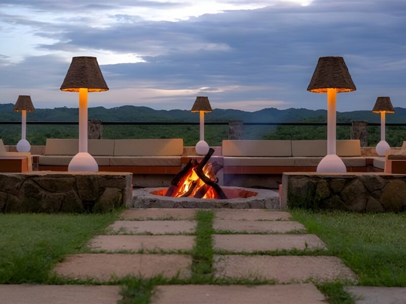 Outdoor fire pit