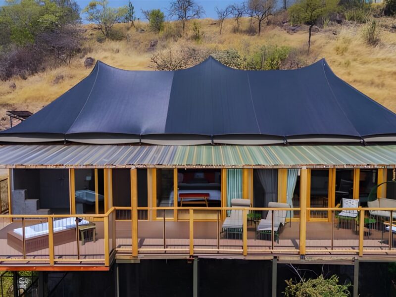 Luxury tent