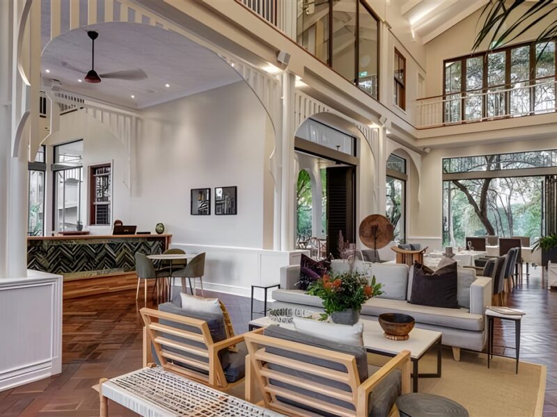 Reception foyer to dining hall